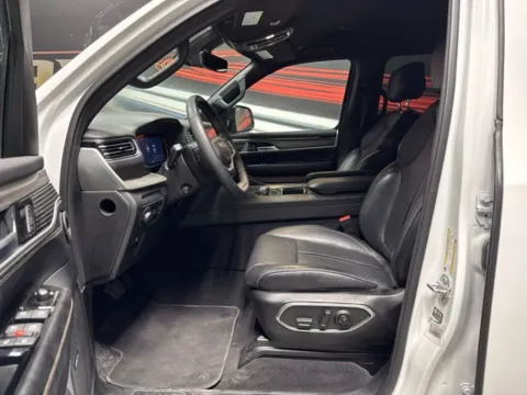 More photos of 2024 Jeep Wagoneer L Series II at Seay Motors, KY