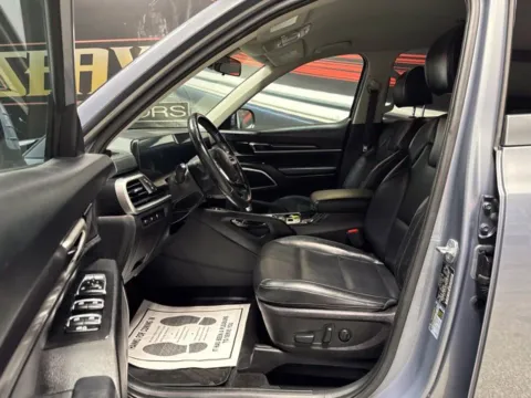 More photos of 2023 Kia Telluride S at Seay Motors, KY