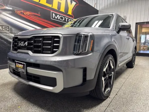 Photos of 2023 Kia Telluride S for sale in Mayfield, KY at Seay Motors