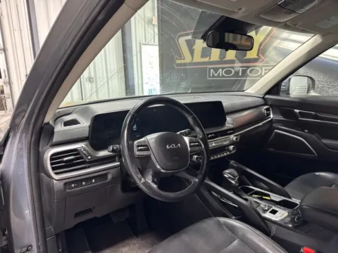More photos of 2023 Kia Telluride S at Seay Motors, KY