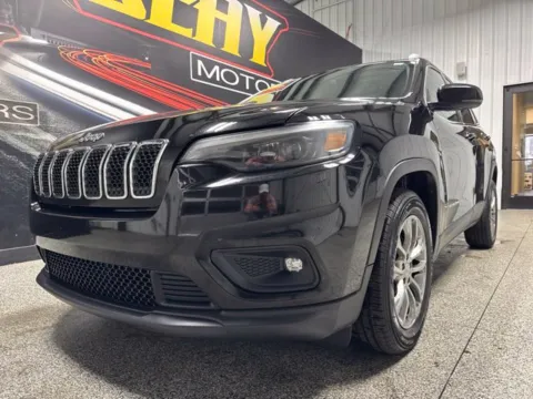 Photos of 2019 Jeep Cherokee Latitude Plus for sale in Mayfield, KY at Seay Motors