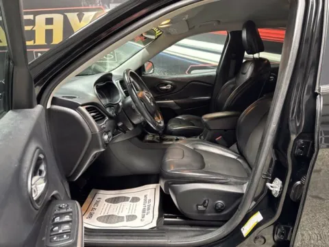 More photos of 2019 Jeep Cherokee Latitude Plus at Seay Motors, KY