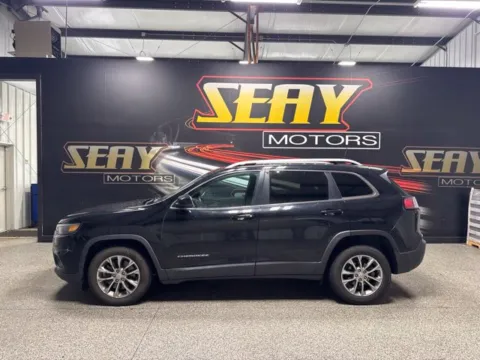 Photos of 2019 Jeep Cherokee Latitude Plus for sale in Mayfield, KY at Seay Motors