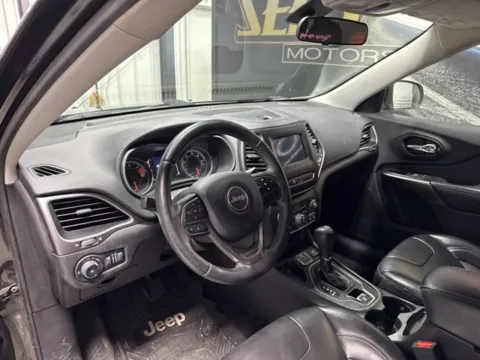 More photos of 2019 Jeep Cherokee Latitude Plus at Seay Motors, KY