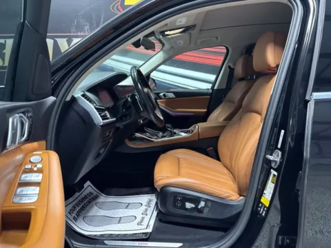 More photos of 2021 BMW X7 xDrive40i at Seay Motors, KY