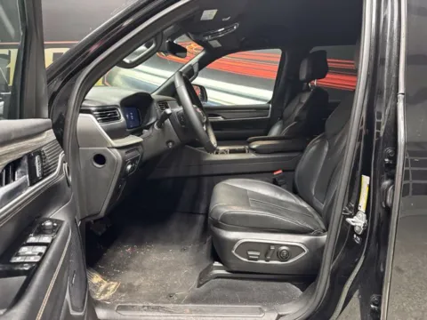 More photos of 2024 Jeep Wagoneer Series III at Seay Motors, KY