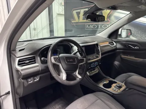 More photos of 2023 GMC Acadia SLE at Seay Motors, KY