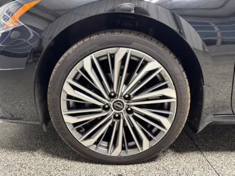 Another view of 2023 Nissan Altima 2.5 SL for sale in Mayfield, KY at Seay Motors