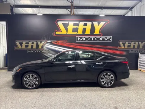 Photos of 2023 Nissan Altima 2.5 SL for sale in Mayfield, KY at Seay Motors