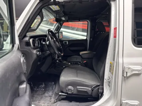 More photos of 2021 Jeep Gladiator Willys at Seay Motors, KY