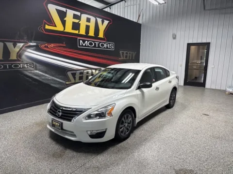 White 2015 Nissan Altima 2.5 S for sale in Mayfield, KY