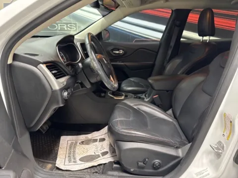 More photos of 2014 Jeep Cherokee Trailhawk at Seay Motors, KY