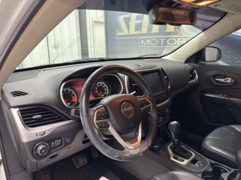 More photos of 2014 Jeep Cherokee Trailhawk at Seay Motors, KY