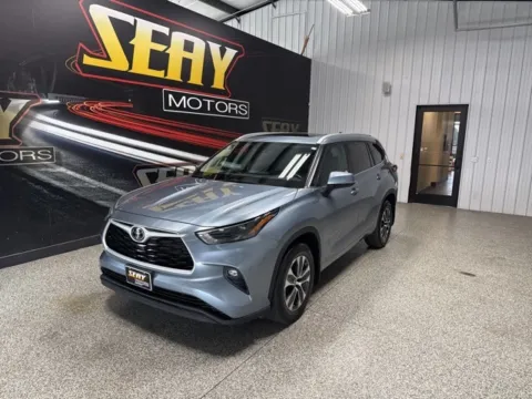 Black 2022 Toyota Highlander XLE for sale in Mayfield, KY