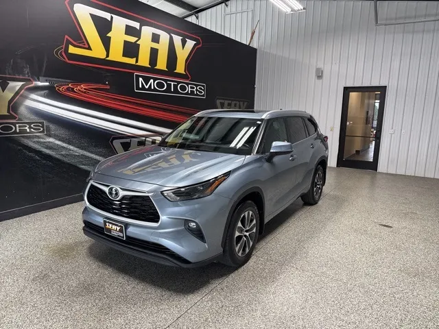 Black 2022 Toyota Highlander XLE for sale in Mayfield, KY