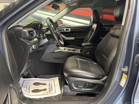 More photos of 2021 Ford Explorer XLT at Seay Motors, KY