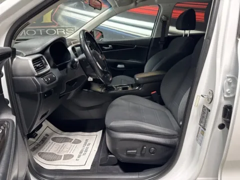 More photos of 2020 Kia Sorento LX at Seay Motors, KY