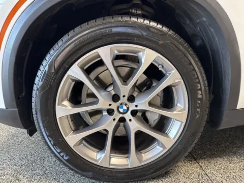 More photos of 2022 BMW X5 xDrive40i at Seay Motors, KY