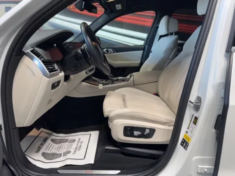 More photos of 2022 BMW X5 xDrive40i at Seay Motors, KY