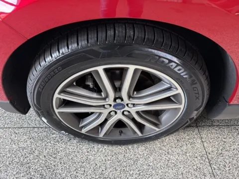 More photos of 2020 Ford Edge Titanium at Seay Motors, KY