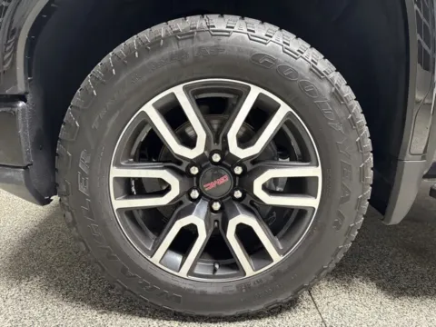 More photos of 2022 GMC Sierra 1500 AT4 at Seay Motors, KY