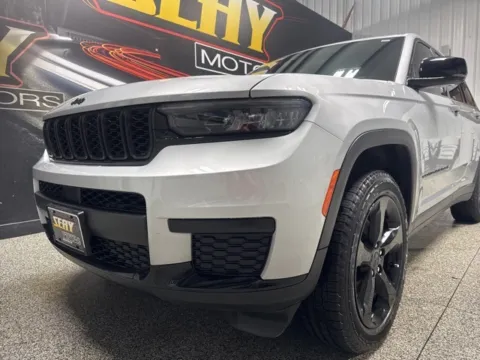 Photos of 2022 Jeep Grand Cherokee L Altitude for sale in Mayfield, KY at Seay Motors