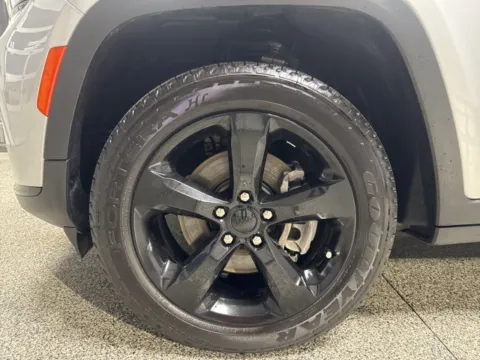 More photos of 2022 Jeep Grand Cherokee L Altitude at Seay Motors, KY