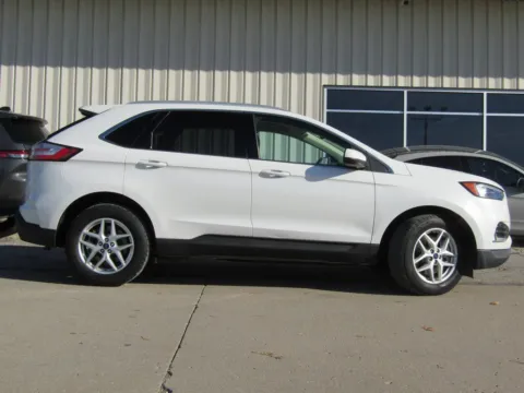 Photos of 2023 Ford Edge SEL for sale in Bethany, MO at Pettijohn Auto Center