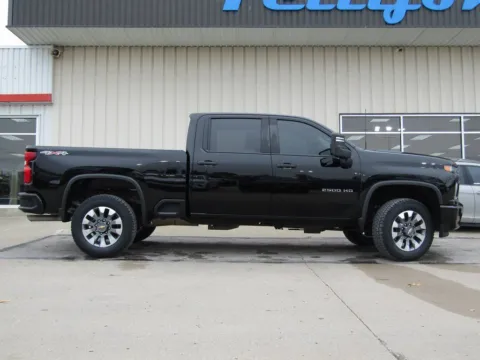 Photos of 2022 Chevrolet Silverado 2500HD Custom for sale in Bethany, MO at Pettijohn Auto Center