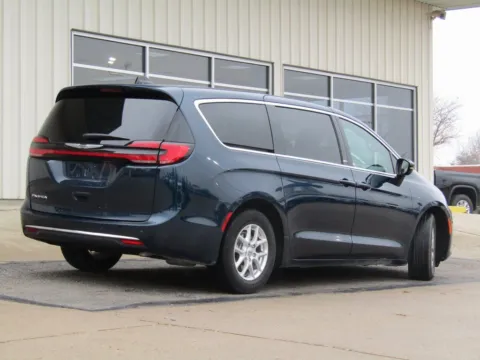 Another view of 2025 Chrysler Pacifica Select for sale in Bethany, MO at Pettijohn Auto Center