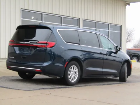 Another view of 2025 Chrysler Pacifica Select for sale in Bethany, MO at Pettijohn Auto Center