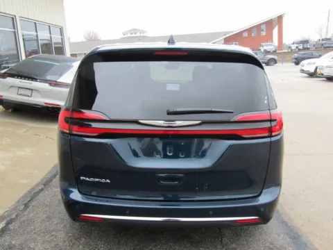 More photos of 2025 Chrysler Pacifica Select at Pettijohn Auto Center, MO