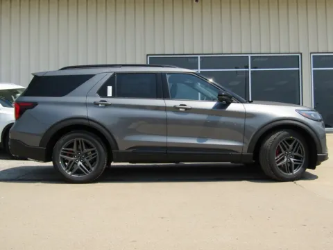 Photos of 2025 Ford Explorer ST for sale in Bethany, MO at Pettijohn Auto Center