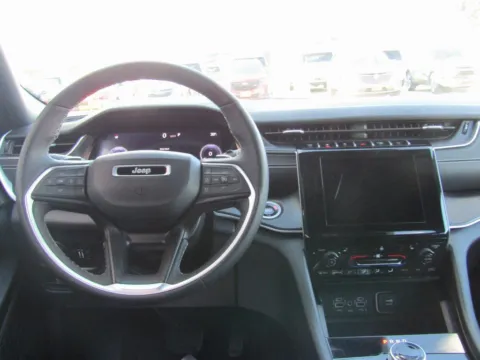 More photos of 2024 Jeep Grand Cherokee L Altitude at Pettijohn Auto Center, MO