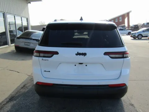 More photos of 2024 Jeep Grand Cherokee L Altitude at Pettijohn Auto Center, MO