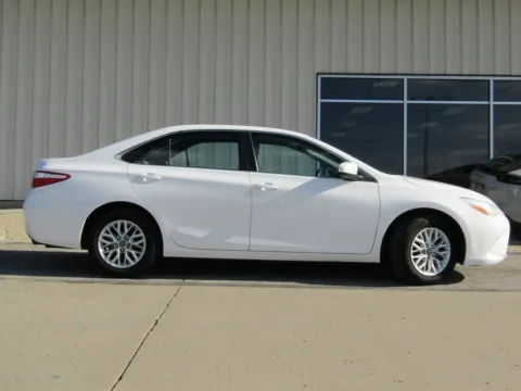 Photos of 2016 Toyota Camry for sale in Bethany, MO at Pettijohn Auto Center