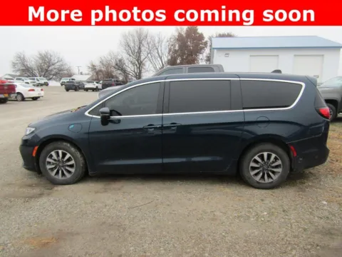 Photos of 2023 Chrysler Pacifica Hybrid Touring L for sale in Bethany, MO at Pettijohn Auto Center