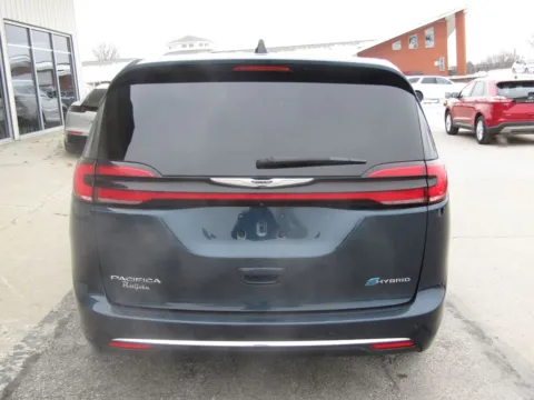 More photos of 2023 Chrysler Pacifica Hybrid Touring L at Pettijohn Auto Center, MO