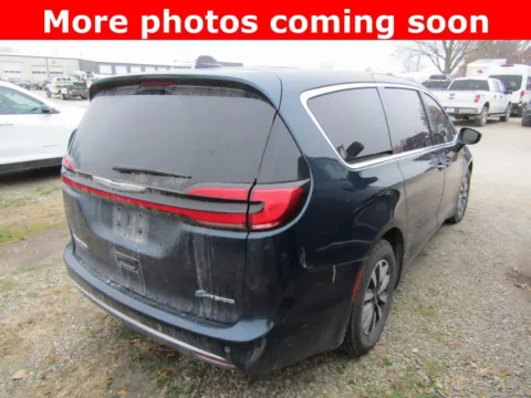 More photos of 2023 Chrysler Pacifica Hybrid Touring L at Pettijohn Auto Center, MO