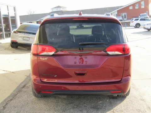 More photos of 2020 Chrysler Pacifica Touring L at Pettijohn Auto Center, MO