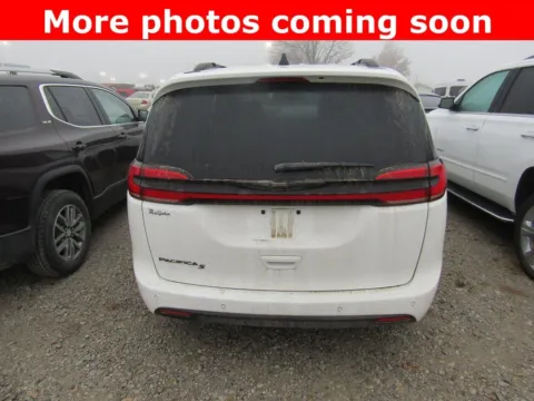More photos of 2024 Chrysler Pacifica Touring L at Pettijohn Auto Center, MO