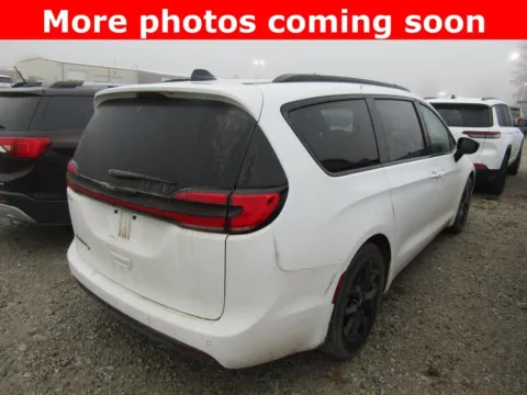 More photos of 2024 Chrysler Pacifica Touring L at Pettijohn Auto Center, MO