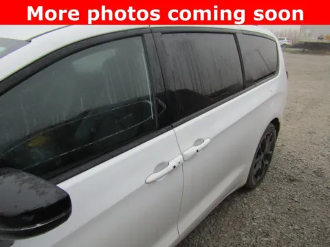 Photos of 2024 Chrysler Pacifica Touring L for sale in Bethany, MO at Pettijohn Auto Center