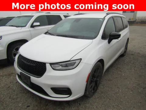 White 2024 Chrysler Pacifica Touring L for sale in Bethany, MO