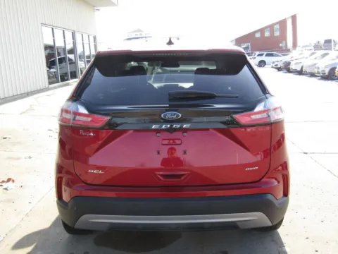 More photos of 2023 Ford Edge SEL at Pettijohn Auto Center, MO