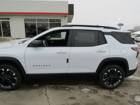 Photos of 2026 Chevrolet Equinox RS for sale in Bethany, MO at Pettijohn Auto Center