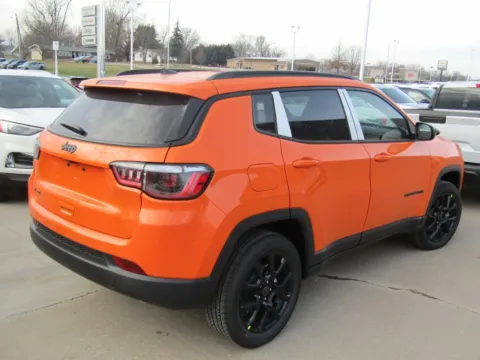 More photos of 2026 Jeep Compass Latitude at Pettijohn Auto Center, MO