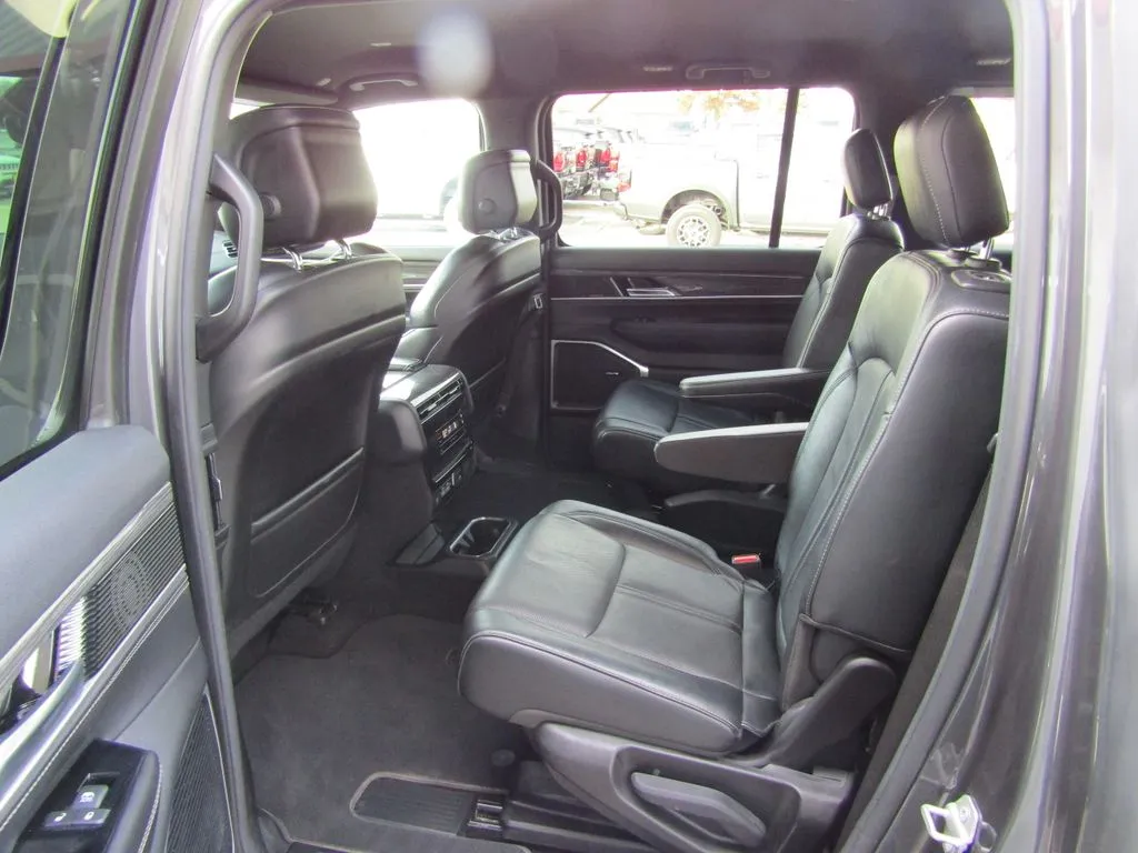 2022 Jeep Wagoneer Series III - Photo 34