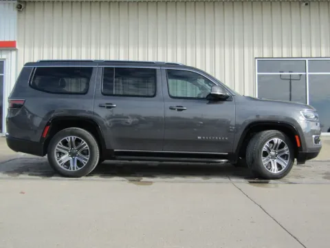 Photos of 2022 Jeep Wagoneer Series III for sale in Bethany, MO at Pettijohn Auto Center