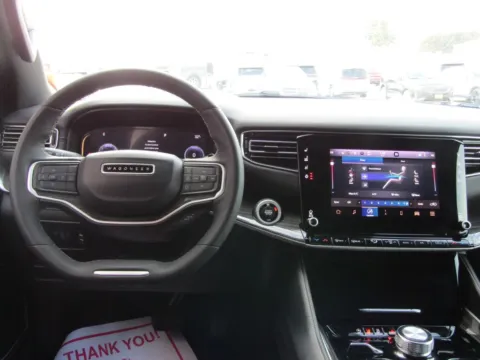 More photos of 2022 Jeep Wagoneer Series III at Pettijohn Auto Center, MO